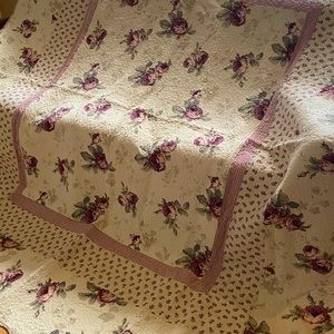 Floral Quilt with 2 shams